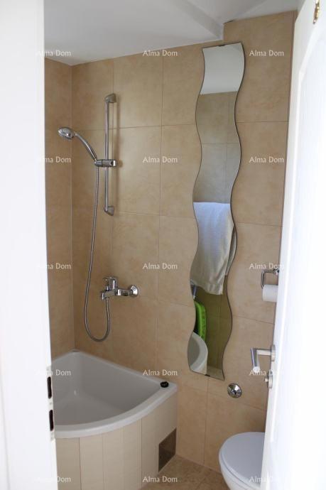 Na prodajo dvojna hiša v Poreču, 2 km od morja