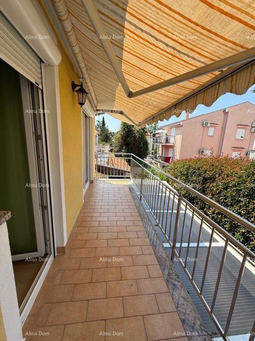 Na prodajo dvojna hiša v Poreču, 2 km od morja