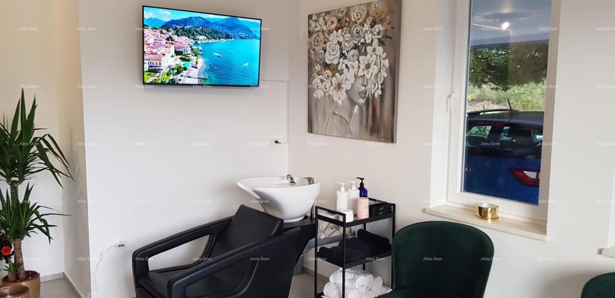 Prodaja poslovnega prostora z nadkritim parkirnim mestom, Pula!