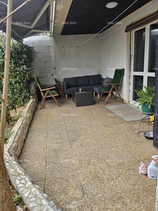 PRODAJA DVA STANA V PRIZIDJU HIŠE Z VRTOM