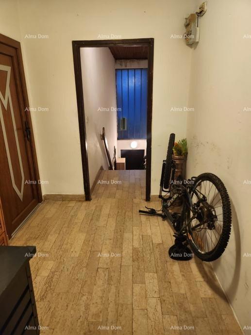 PRODAJA DVA STANA V PRIZIDJU HIŠE Z VRTOM