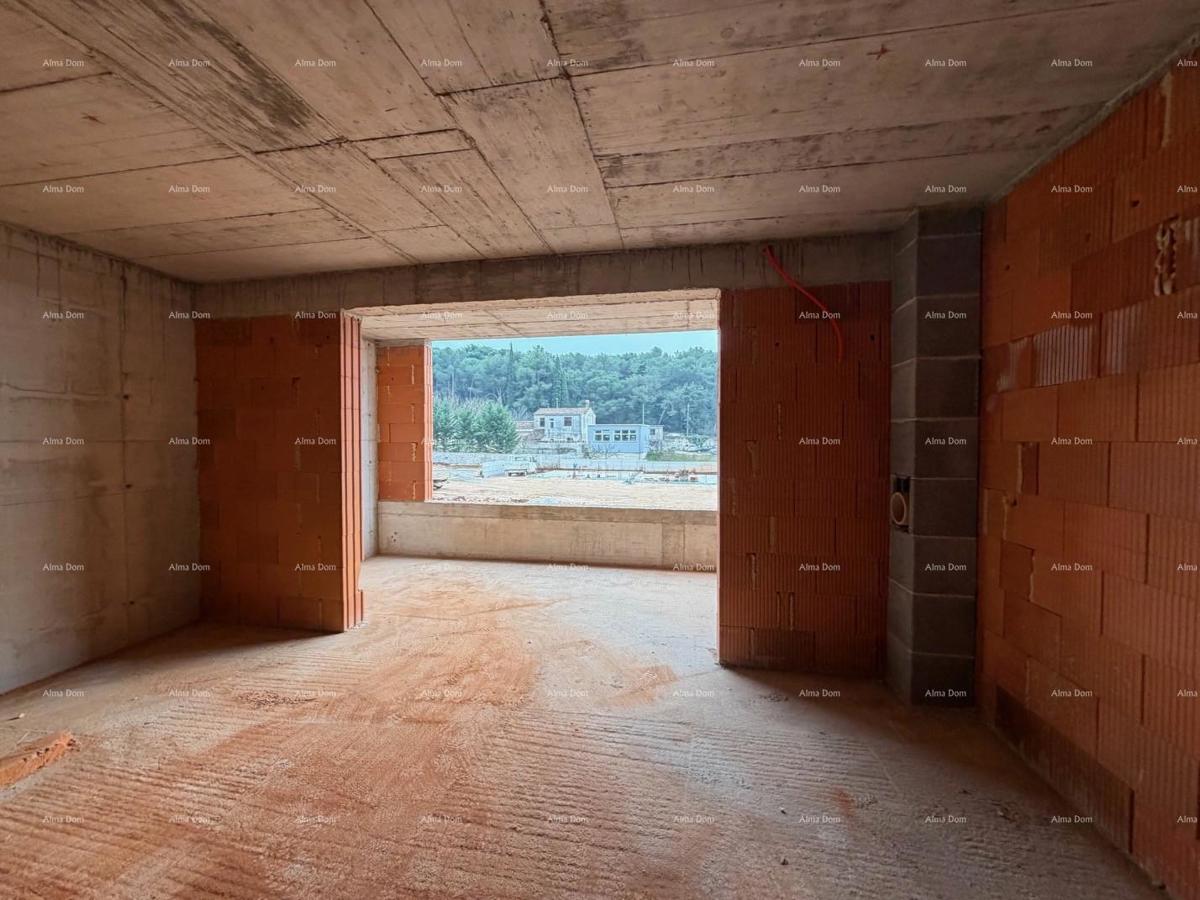 The translation of the title "Novogradnja, odlična lokacija" to Slovenian is: "Novogradnja, odlična lokacija." (Note: The title is already in Slovenian.)