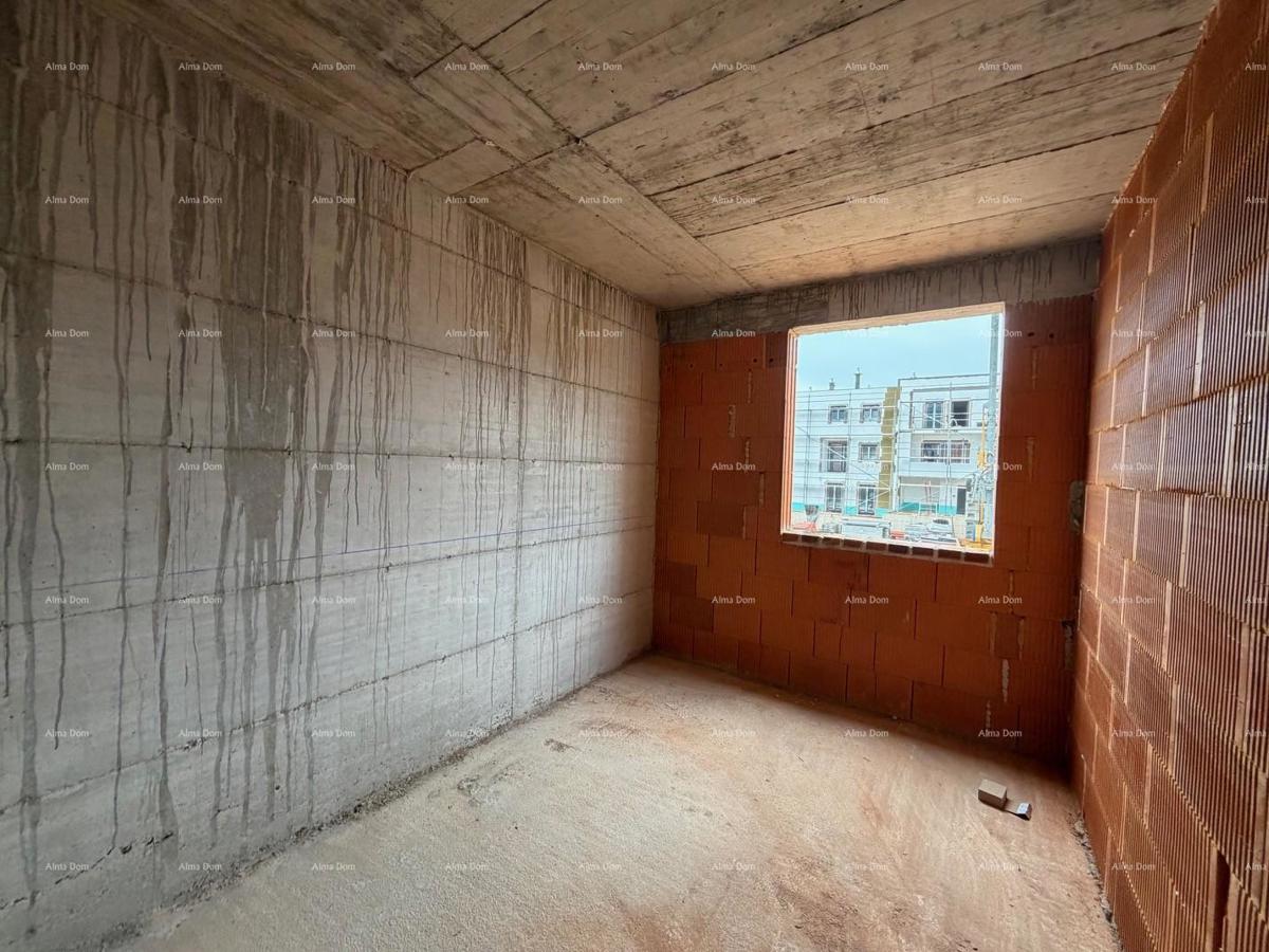 The translation of the title "Novogradnja, odlična lokacija" to Slovenian is: "Novogradnja, odlična lokacija." (Note: The title is already in Slovenian.)