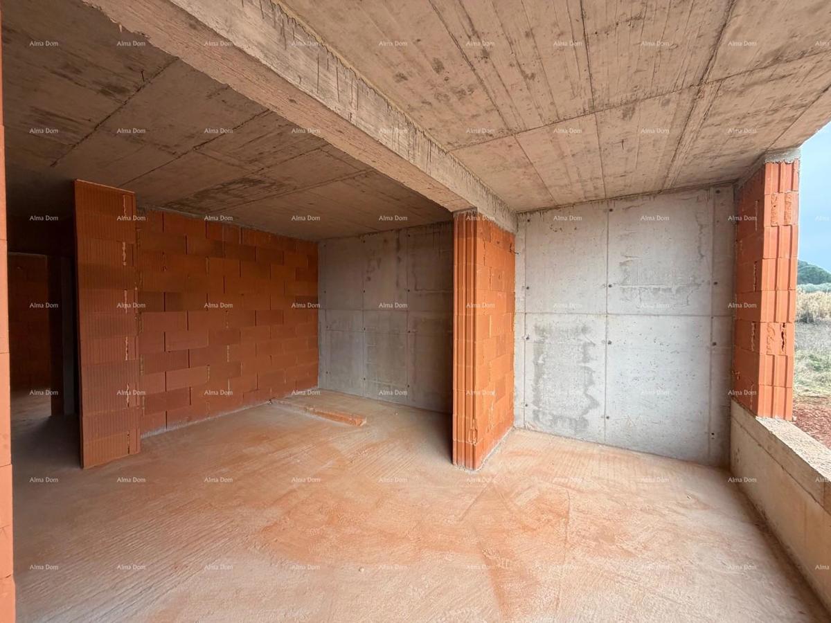 The translation of the title "Novogradnja, odlična lokacija" to Slovenian is: "Novogradnja, odlična lokacija." (Note: The title is already in Slovenian.)