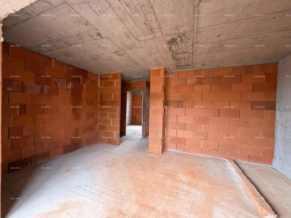 The translation of the title "Novogradnja, odlična lokacija" to Slovenian is: "Novogradnja, odlična lokacija." (Note: The title is already in Slovenian.)