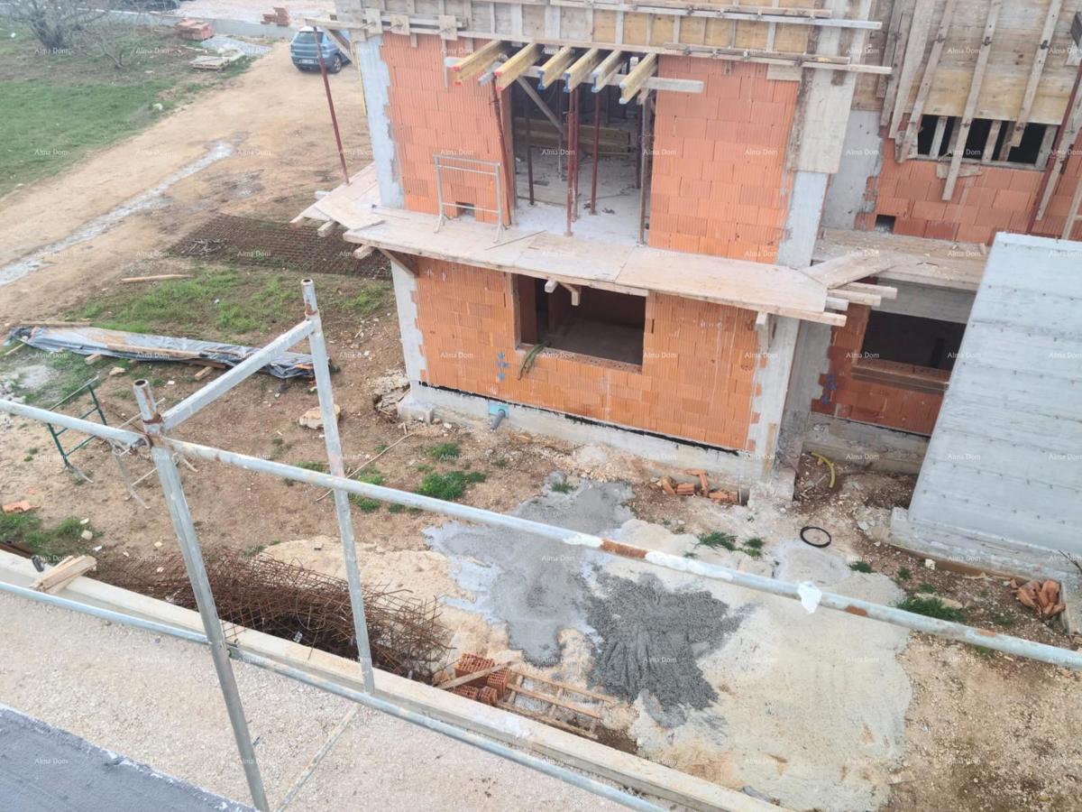 Poreč – stan s teraso in dvoriščem