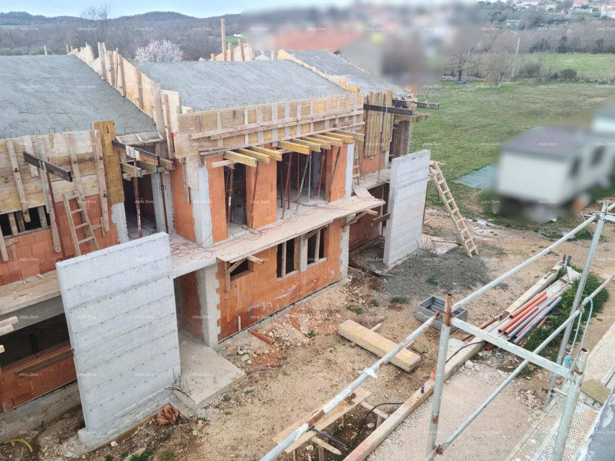 Poreč – stan s teraso in dvoriščem