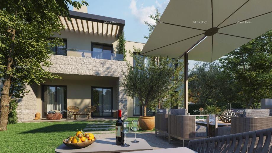 Poreč – stan s teraso in dvoriščem