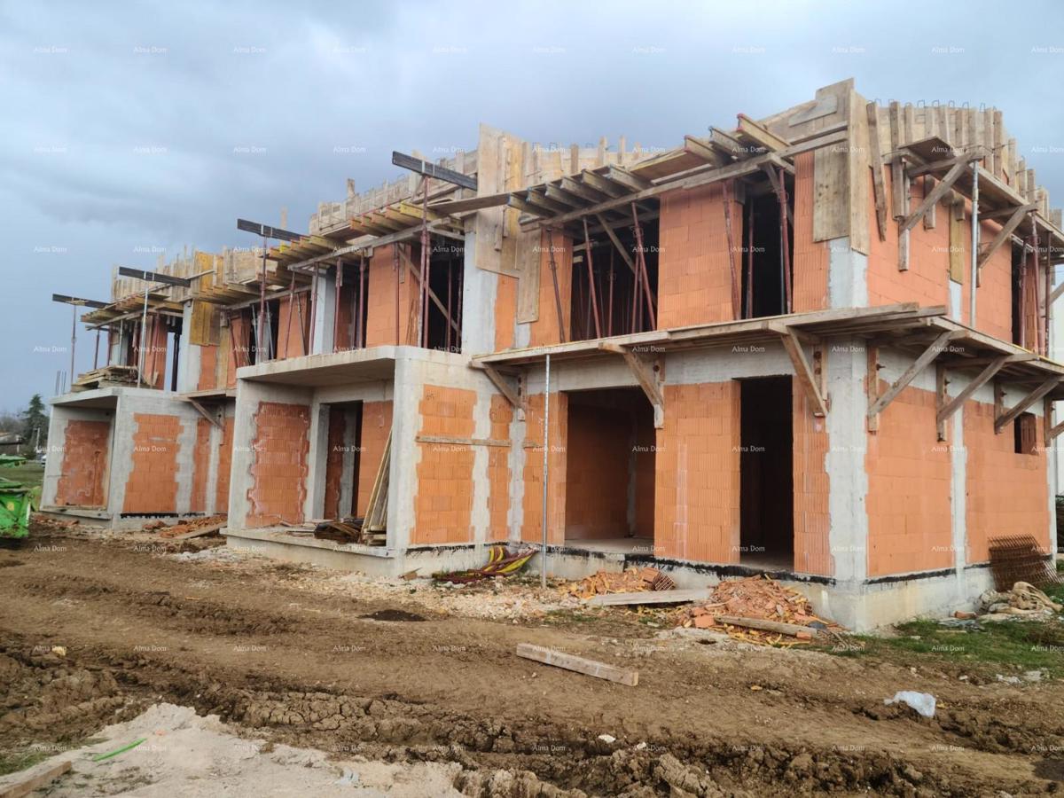 Poreč – stan s teraso in dvoriščem