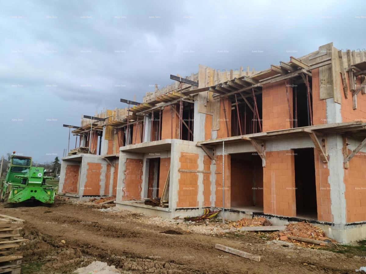 Poreč – stan s teraso in dvoriščem