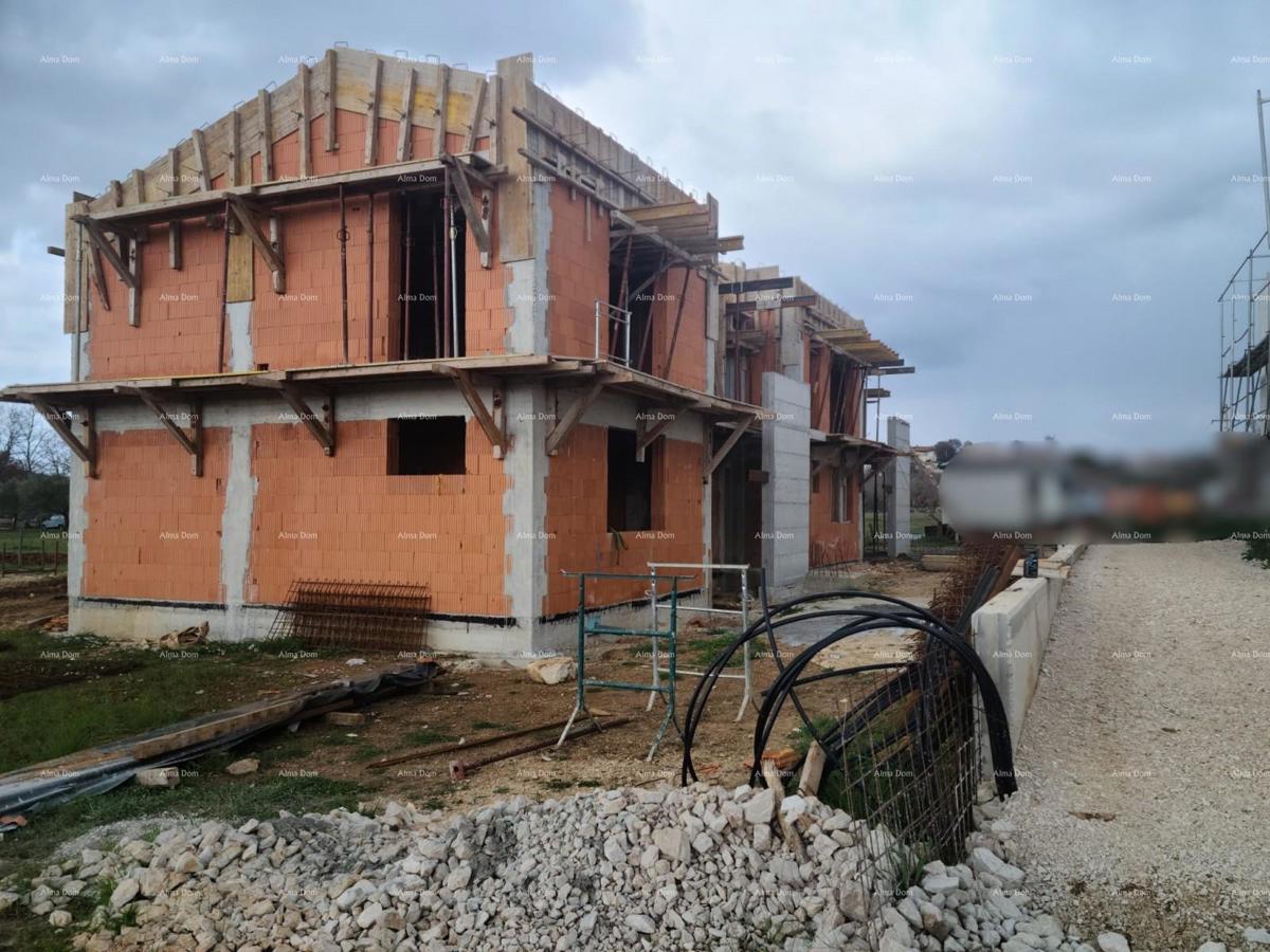 Poreč – stan s teraso in dvoriščem