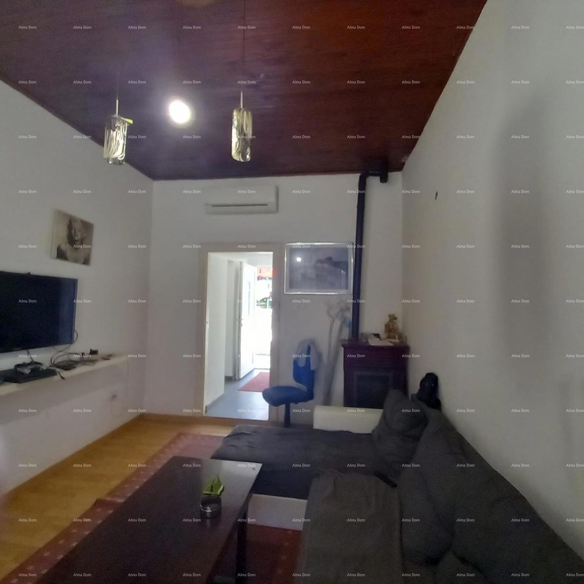 Pula! Prizemnica z velikim vrtom in teraso.