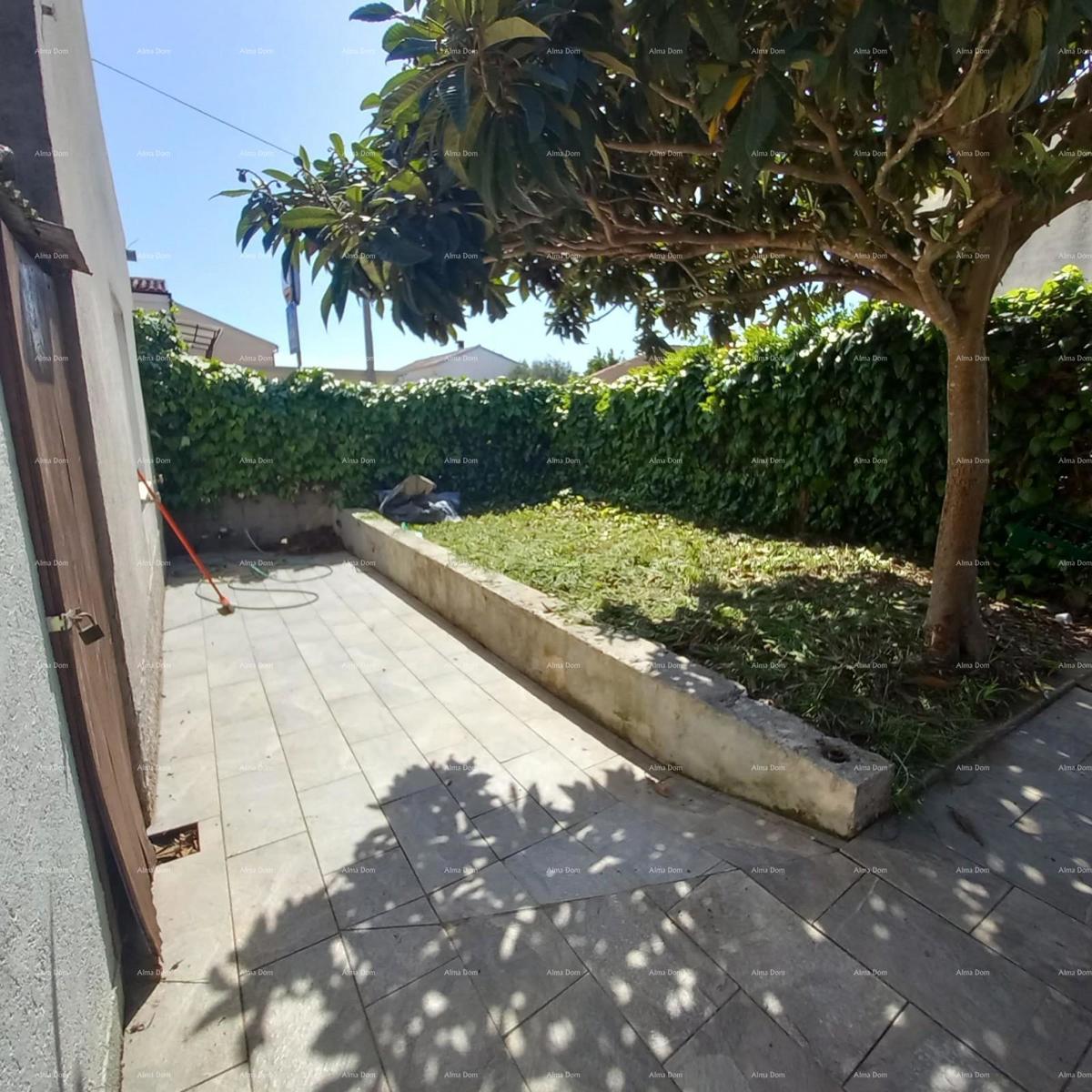 Pula! Prizemnica z velikim vrtom in teraso.