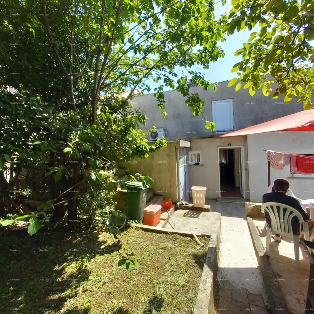 Pula! Prizemnica z velikim vrtom in teraso.