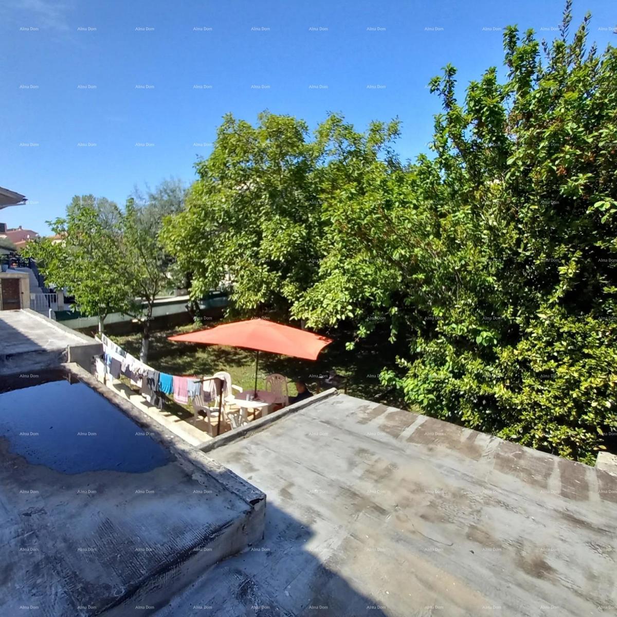 Pula! Prizemnica z velikim vrtom in teraso.