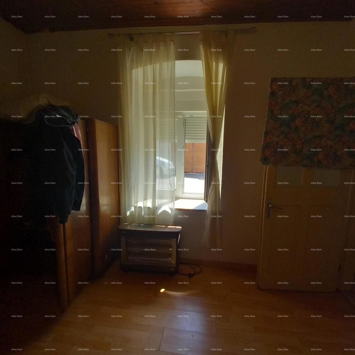 Pula! Prizemnica z velikim vrtom in teraso.