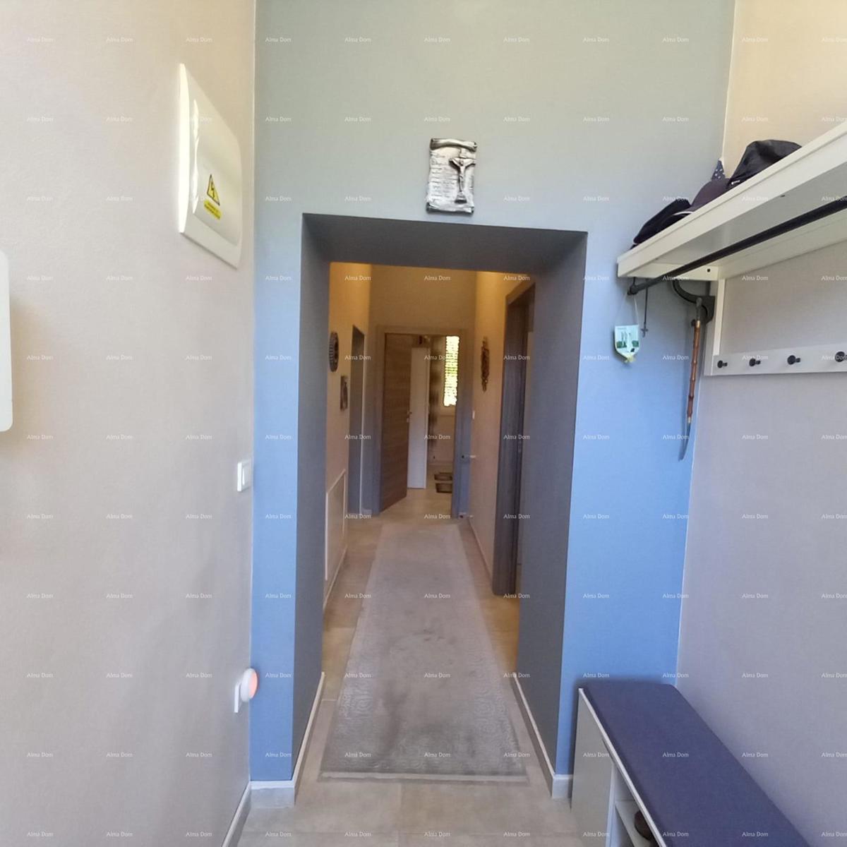 Na prodaju stan z dvoriščem, 250 m od morja