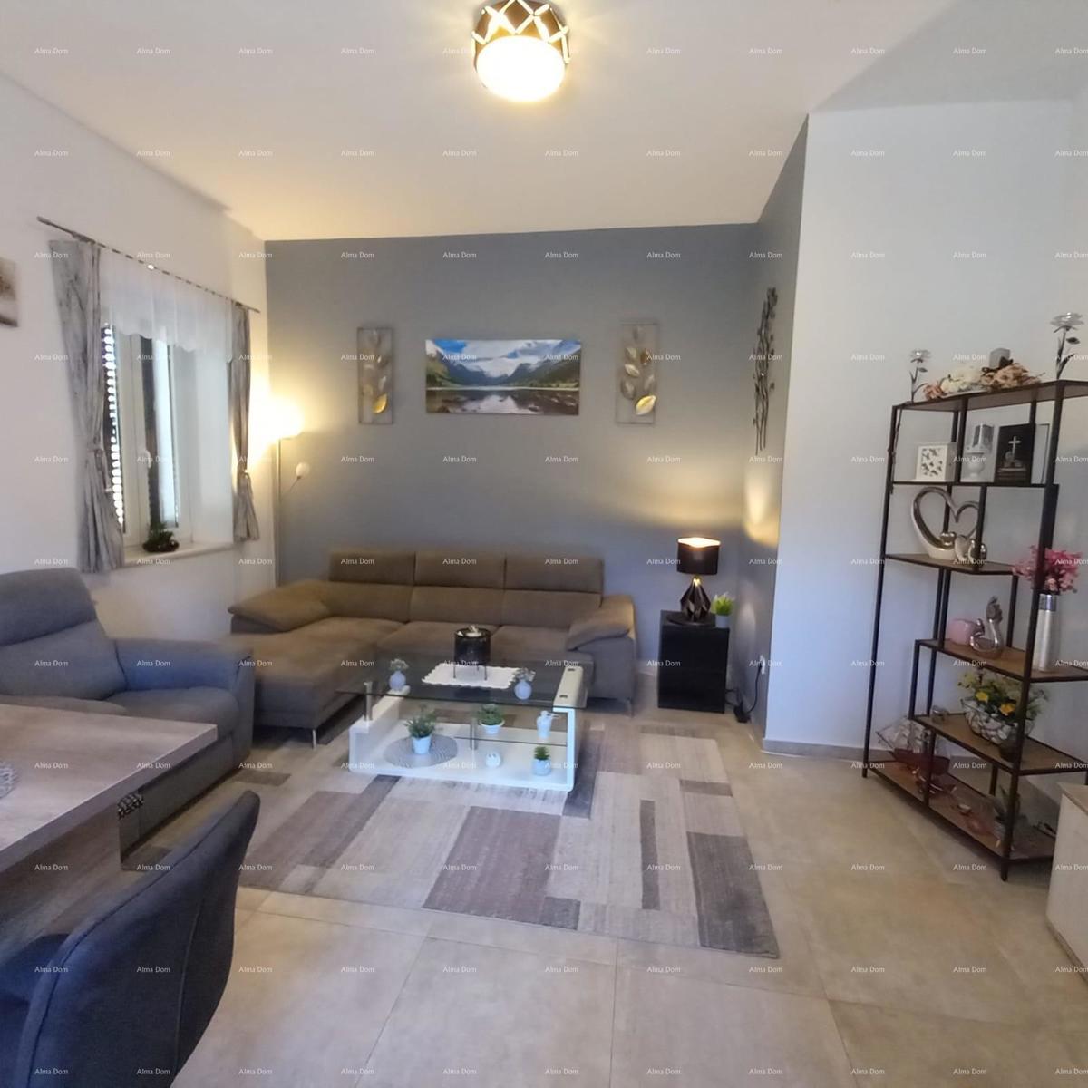 Na prodaju stan z dvoriščem, 250 m od morja