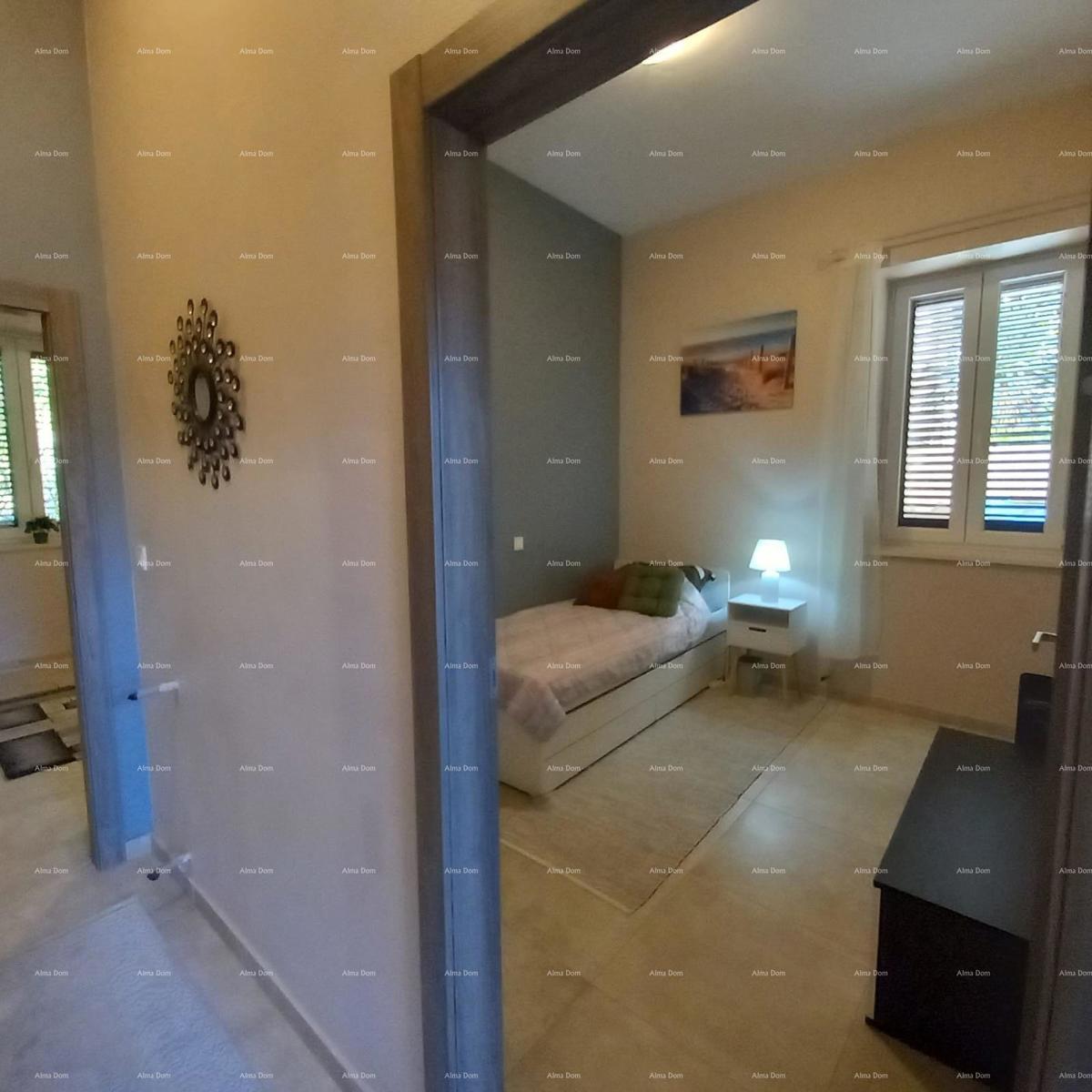 Na prodaju stan z dvoriščem, 250 m od morja