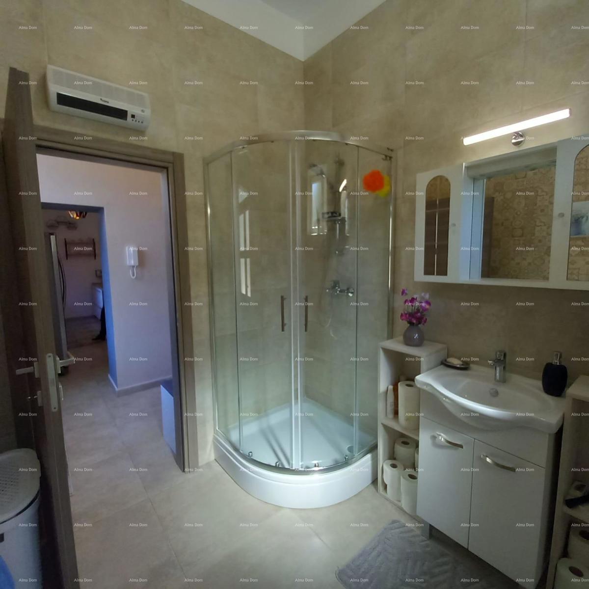 Na prodaju stan z dvoriščem, 250 m od morja