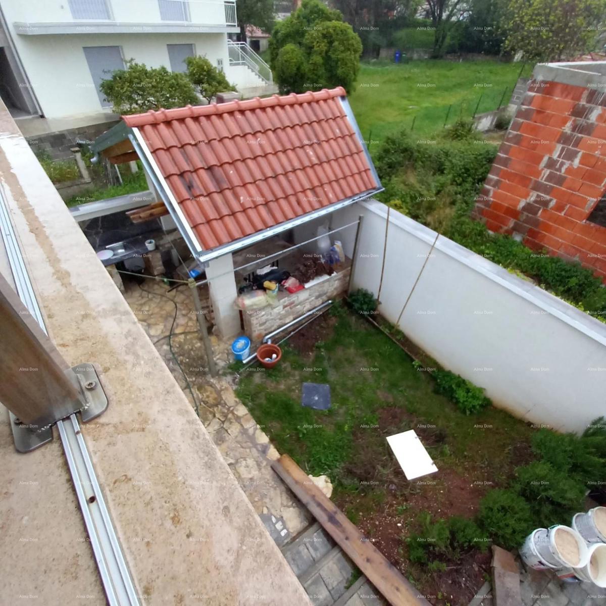 NA PRODAJU – Hiša z dvema ločenima stanoma, Premantura