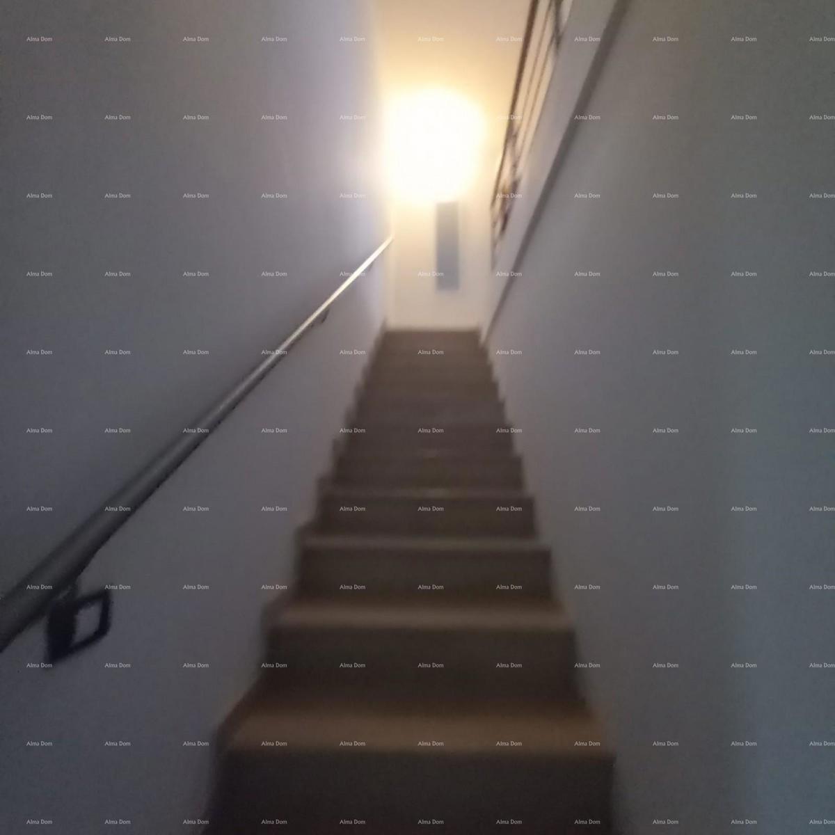 NA PRODAJU – Hiša z dvema ločenima stanoma, Premantura