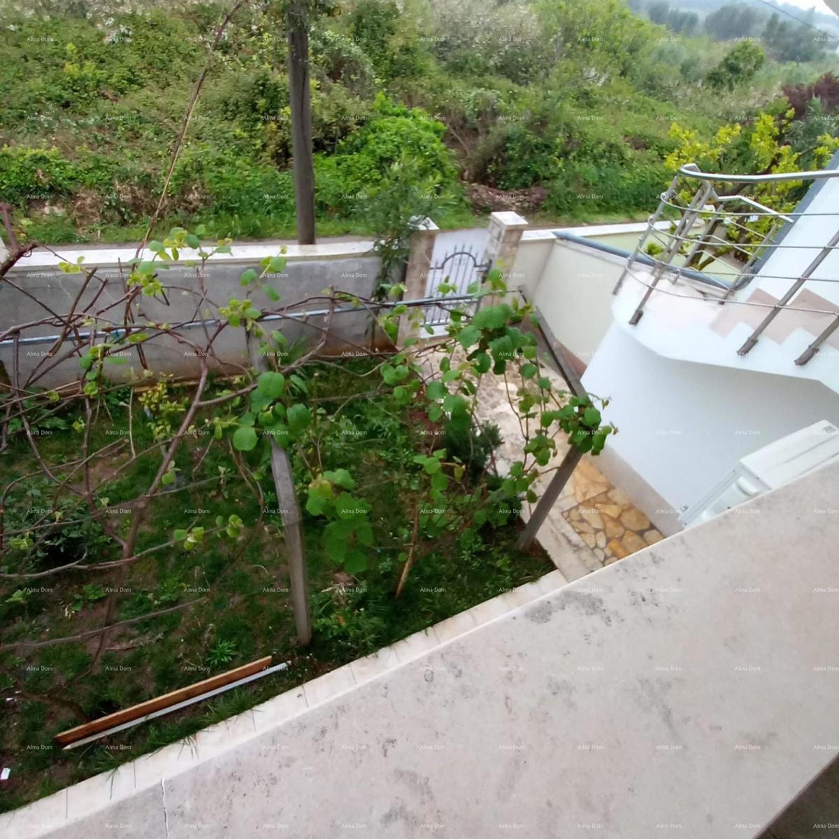 NA PRODAJU – Hiša z dvema ločenima stanoma, Premantura