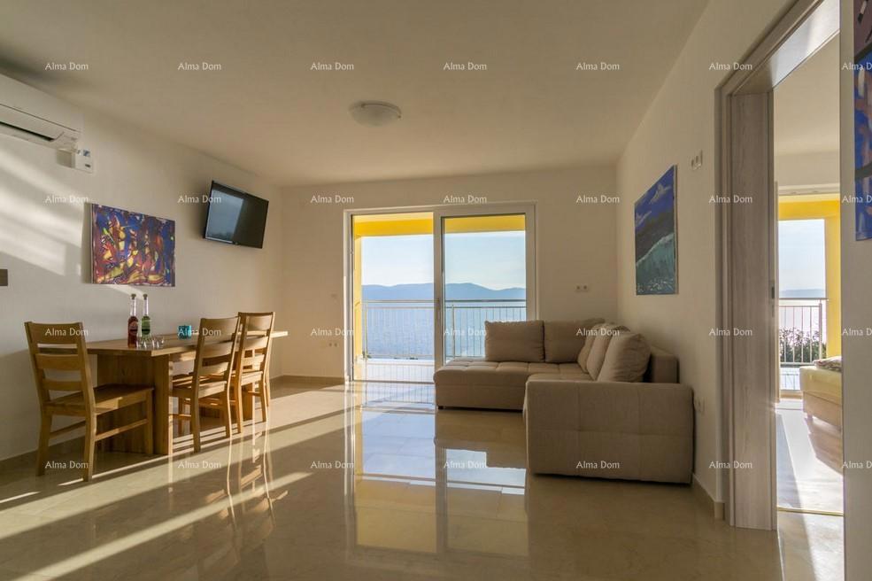 Raša, Šarmantna apartmajska hiša s bazenom in panoramskim pogledom na morje