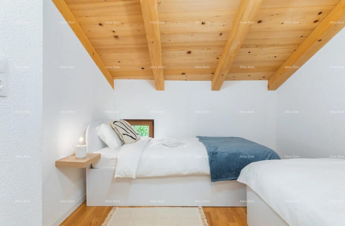 Na prodaj je kamena kuća s tremi ločenimi stanovi - blizu Ližnjana!