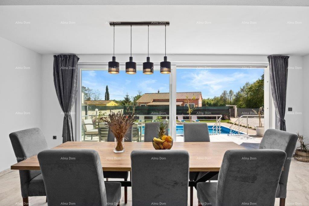 Luksuzna vila s bazenom na prodajo – Istra, okolica Barbana