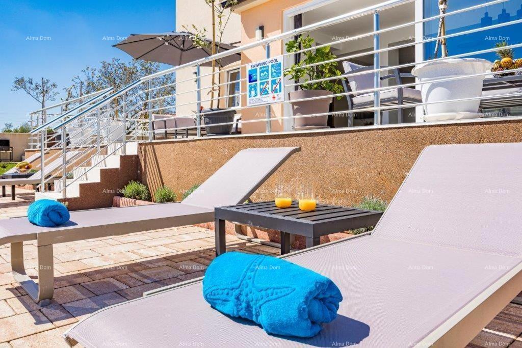 Luksuzna vila s bazenom na prodajo – Istra, okolica Barbana