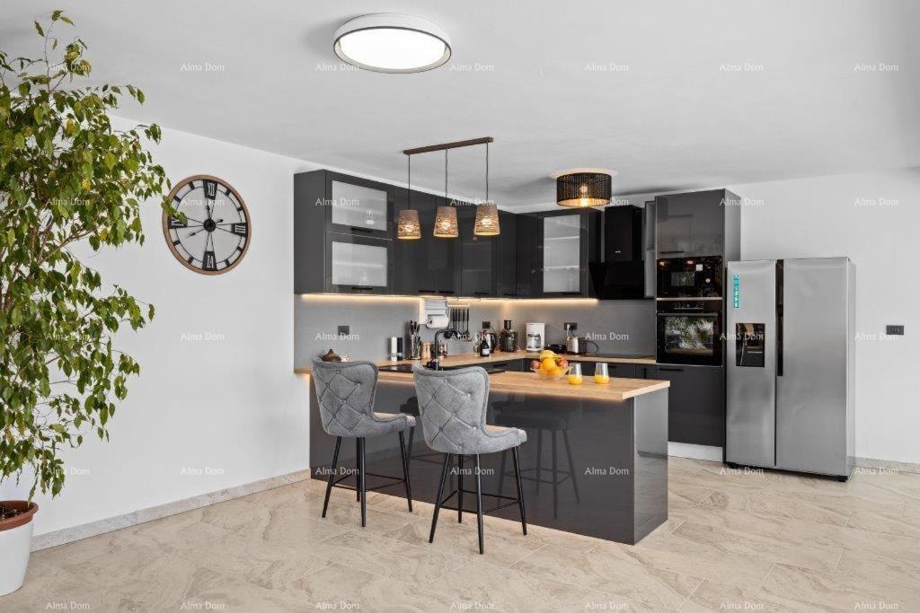 Luksuzna vila s bazenom na prodajo – Istra, okolica Barbana