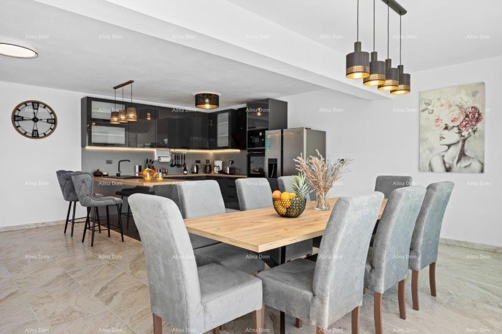 Luksuzna vila s bazenom na prodajo – Istra, okolica Barbana