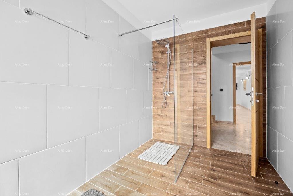 Luksuzna vila s bazenom na prodajo – Istra, okolica Barbana