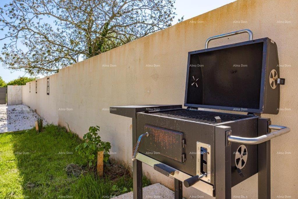 Luksuzna vila s bazenom na prodajo – Istra, okolica Barbana