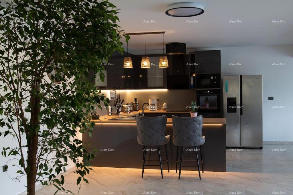 Luksuzna vila s bazenom na prodajo – Istra, okolica Barbana