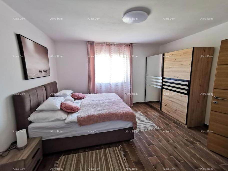 Luksuzna vila s bazenom na prodajo – Istra, okolica Barbana