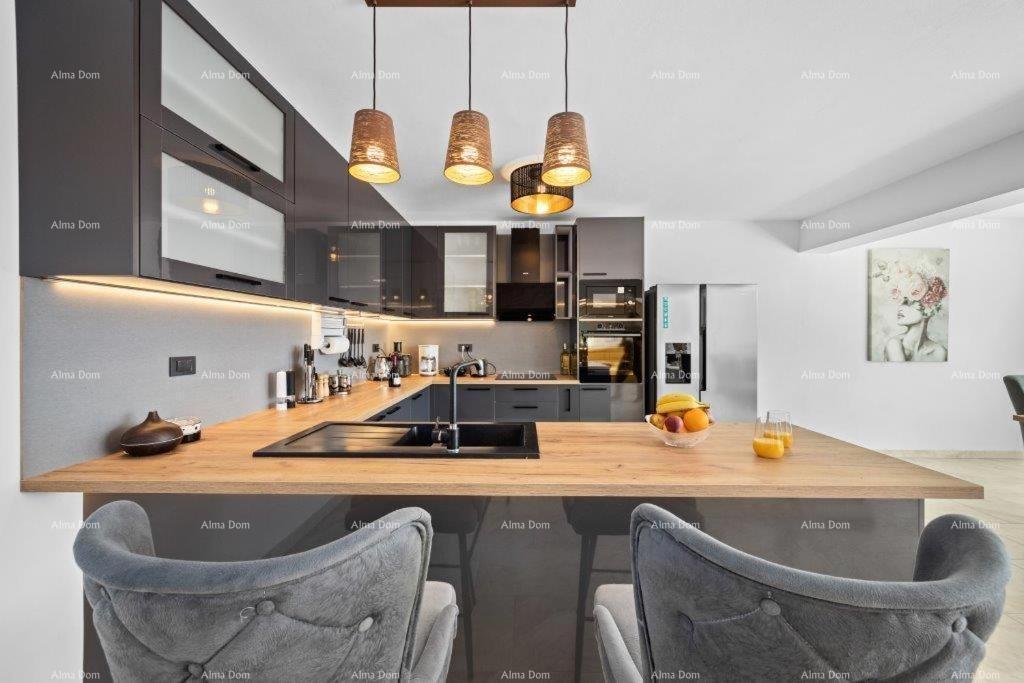 Luksuzna vila s bazenom na prodajo – Istra, okolica Barbana