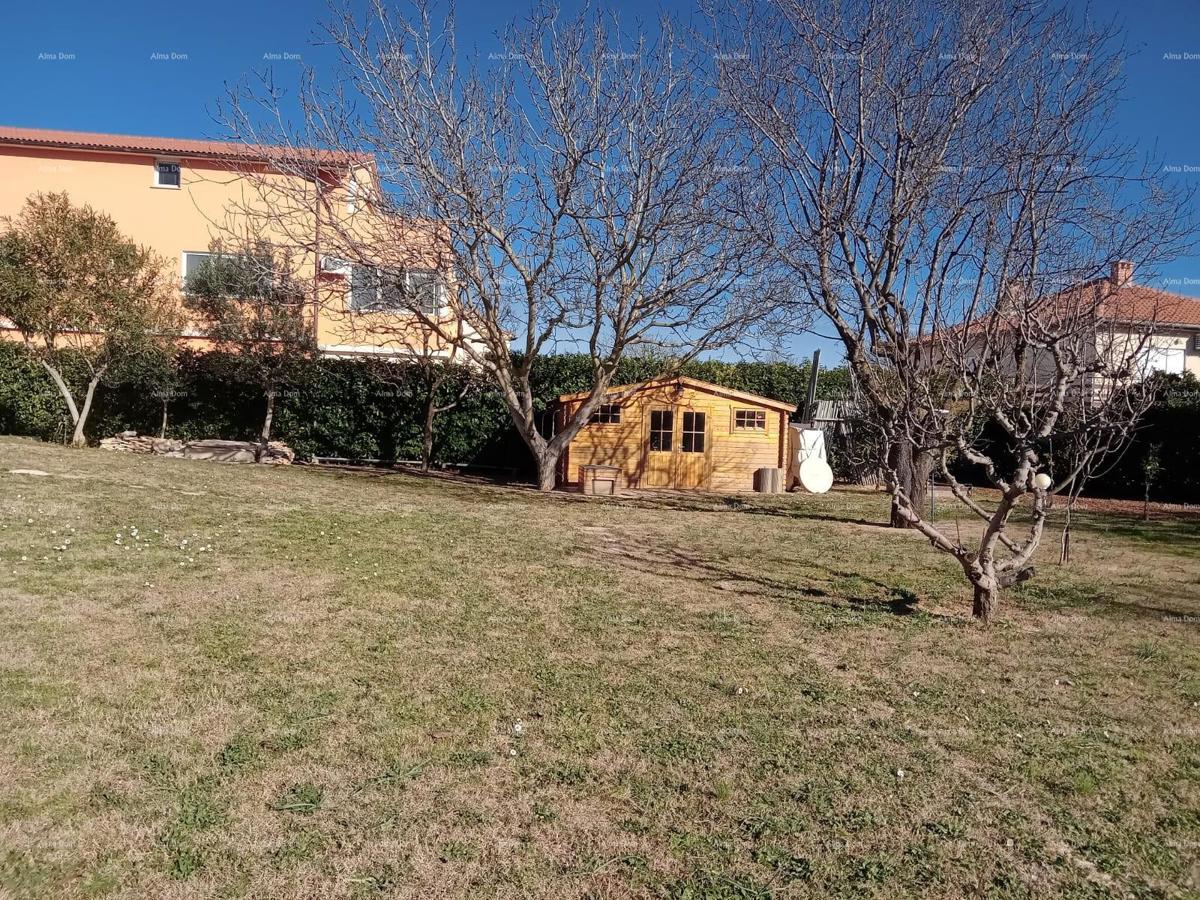 Prodaja velike stanovanjske hiše, primerne za naložbo, Medulin!