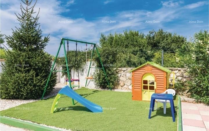 Prizemna hiša s bazenom na mirni lokaciji, Pula