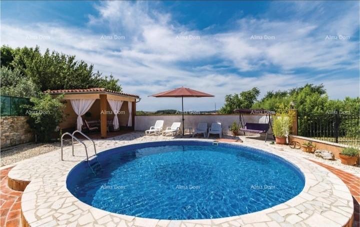 Prizemna hiša s bazenom na mirni lokaciji, Pula