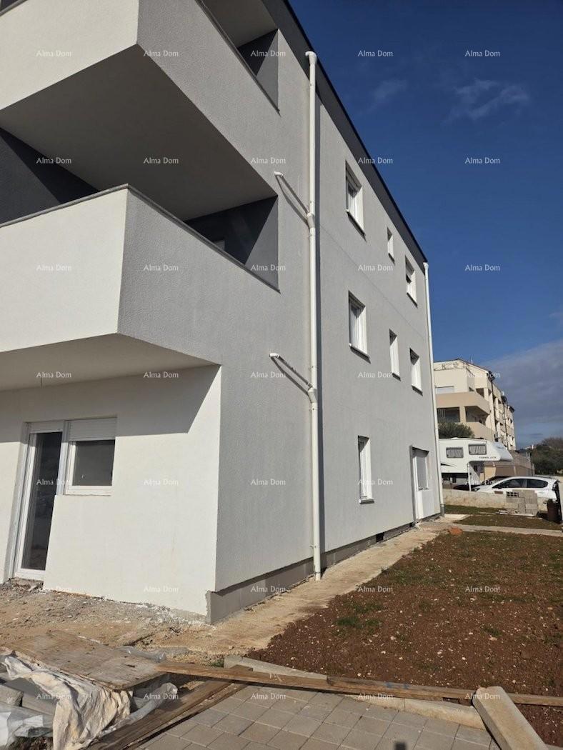 Prodaja hiše s tremi stanovi v Medulinu