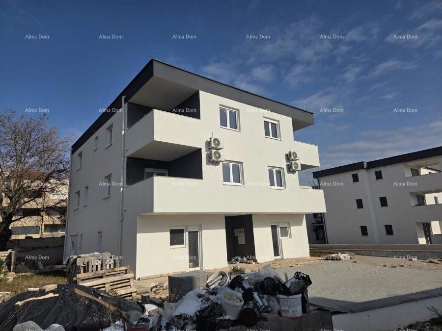 Prodaja hiše s tremi stanovi v Medulinu