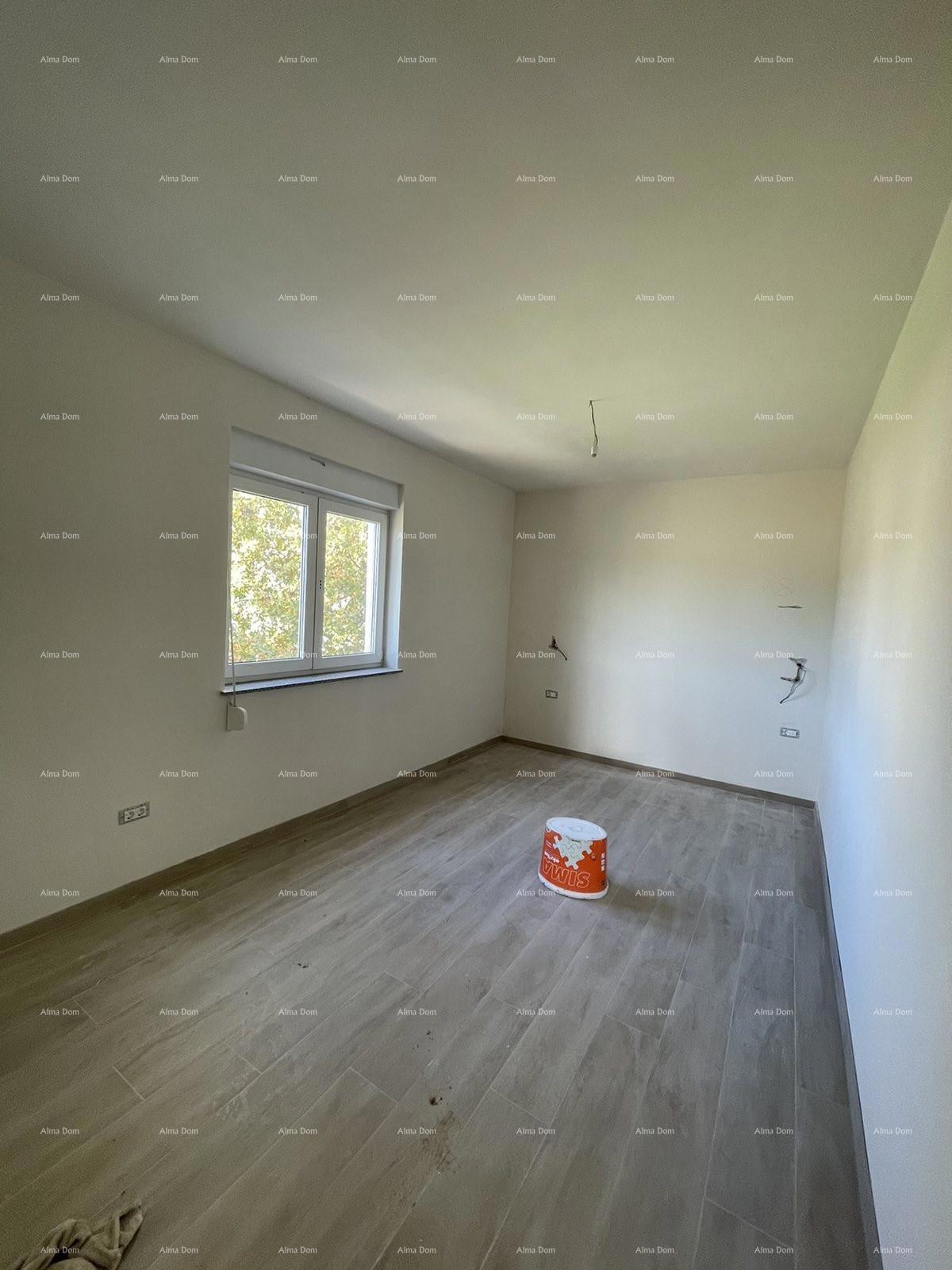 Prodaja hiše s tremi stanovi v Medulinu