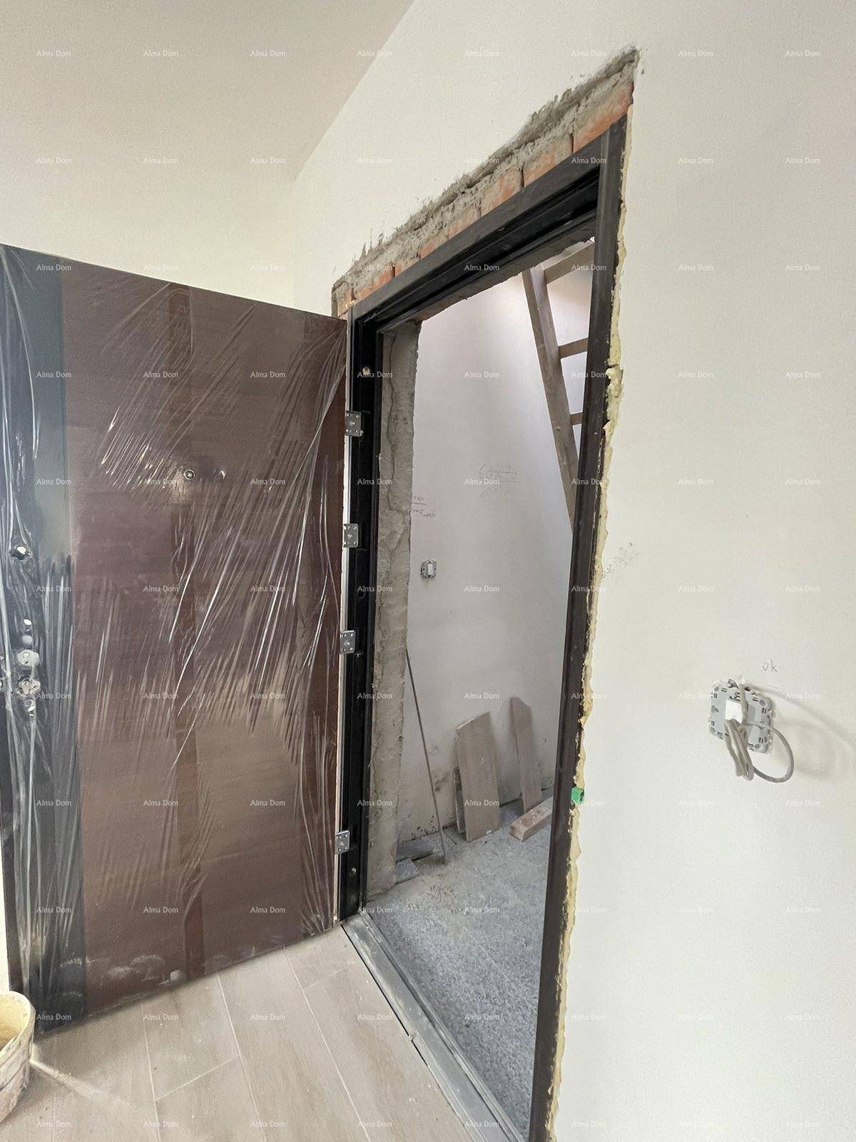 Prodaja hiše s tremi stanovi v Medulinu