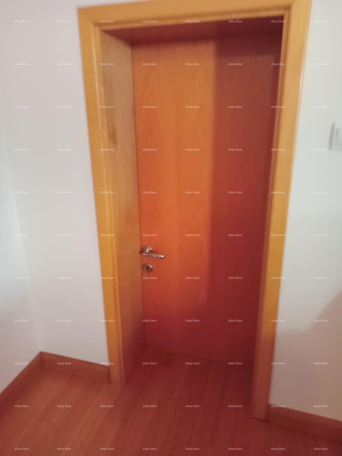 Prodaja velikega, lepo urejenega in popolnoma opremljenega apartmaja, s pogledom na morje, Ližnjan!