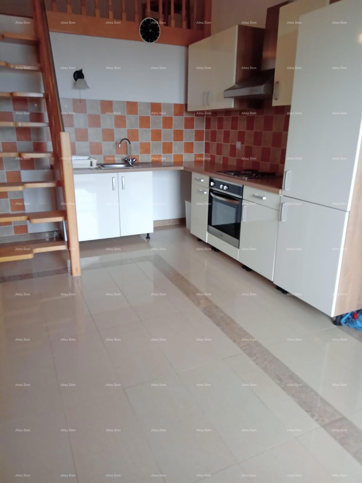 Prodaja velikega, lepo urejenega in popolnoma opremljenega apartmaja, s pogledom na morje, Ližnjan!