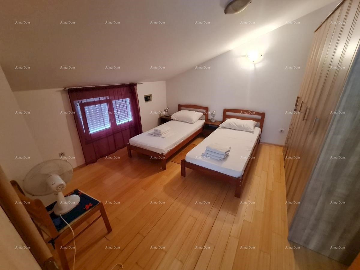 Prodaja velikega, lepo urejenega in popolnoma opremljenega apartmaja, s pogledom na morje, Ližnjan!