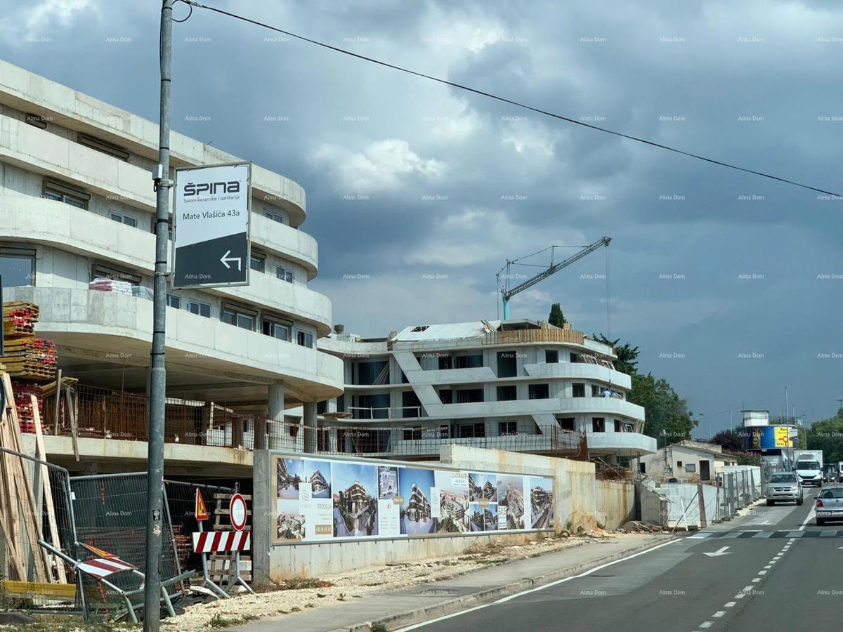 Poreč, stanovanjsko poslovni objekt v gradnji s stanovanji in podzemnimi garažami