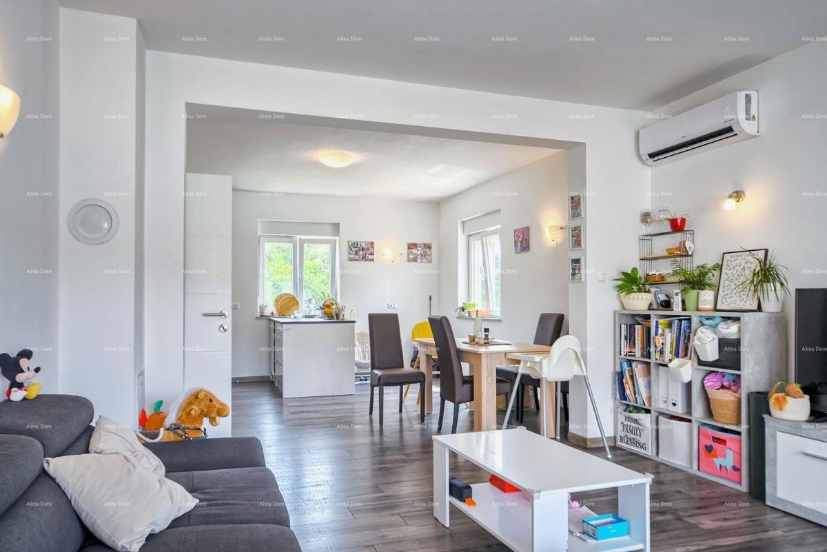Prodamo atraktivno hišo z dvema apartmajema, LIŽNJAN!